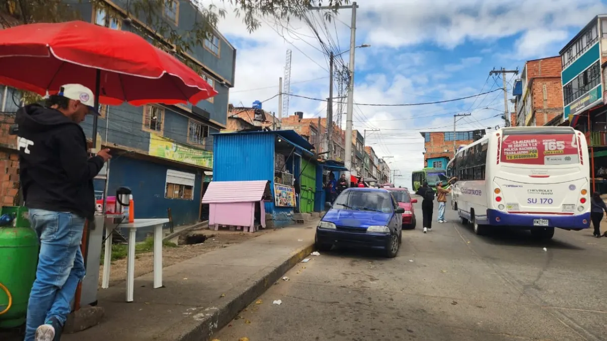 En Ciudad Bolívar: asesinaron a Johan Castillo con dos tiros, en plena calle La entrada al barrio Tres Esquinas, en Ciudad Bolívar, se tiñó de sangre la noche del sábado con el asesinato de Johan Ruiz Castillo, un joven de 23 años.