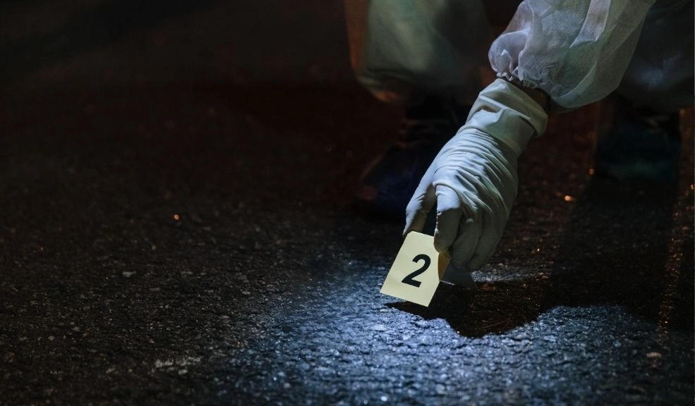 En La Playita de Ciudad Bolívar, sicarios mataron a una persona e hirieron a otra Sujetos en motocicleta atacaron a dos personas con arma de fuego, quitándole la vida a una de ellas en La Palyita, Ciudad Bolívar. Según el reporte de las autoridades, una de las víctimas tiene antecedentes judiciales.