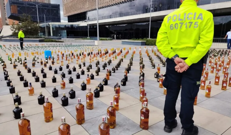 En Los Mártires Policía incauta más de mil botellas de alcohol adulterado