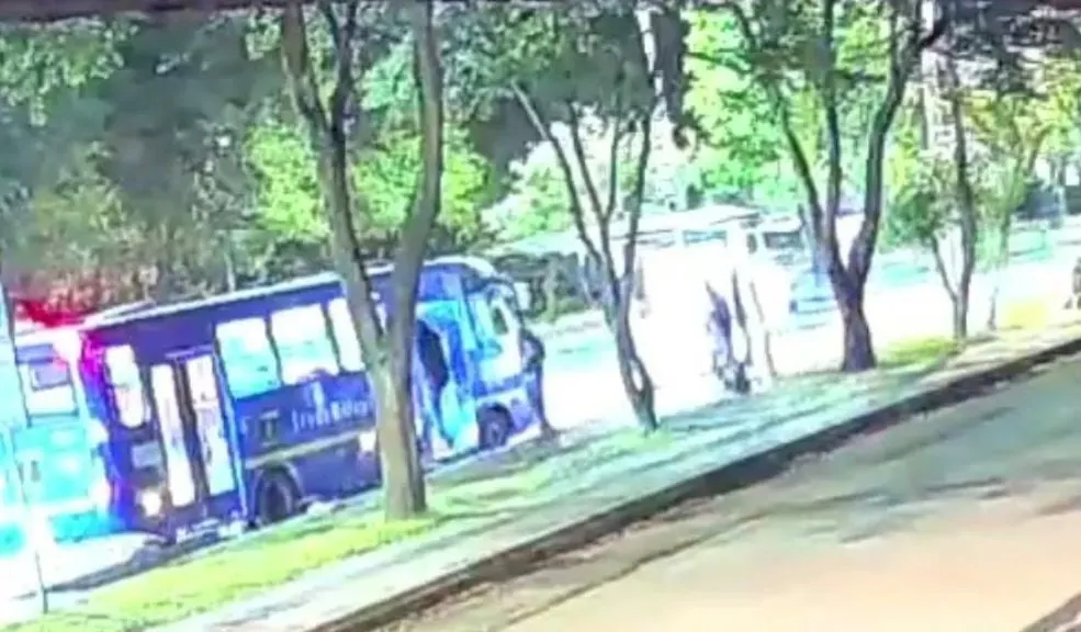 En Teusaquillo: pasajeros de bus de SITP frustran atraco 1 En Teusaquillo: pasajeros de bus de SITP frustran atraco En un bus del SITP se presentó un intento de atraco, que fue frustrado por la rápida reacción de una patrulla de la Policía. El hecho ocurrió en el barrio La Esmeralda.