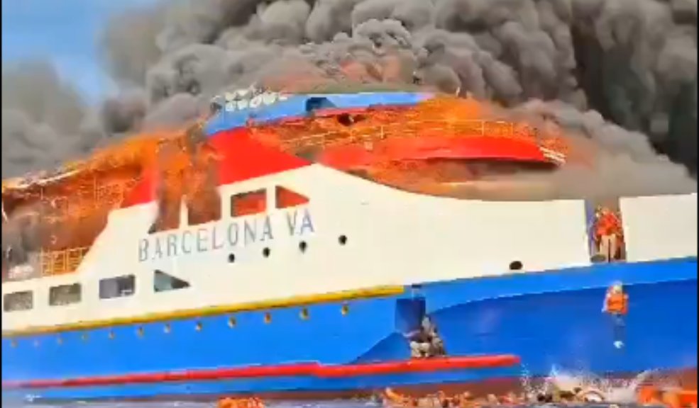 En video: cinco muertos tras incendio de ferry en Indonesia