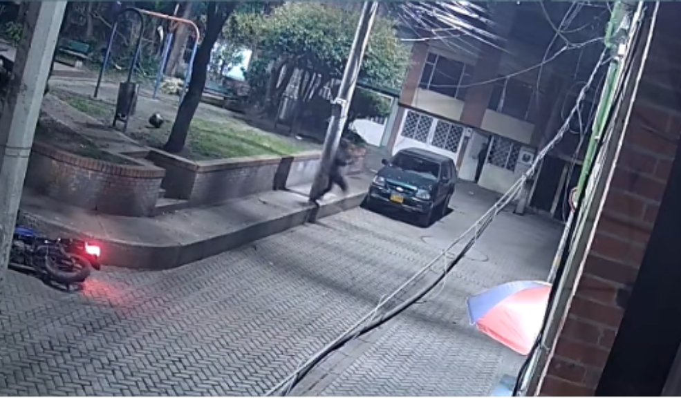 En video: intento de sicariato en Usaquén dejó a una persona herida 1 En video intento de sicariato en Usaquén dejó a una persona herida