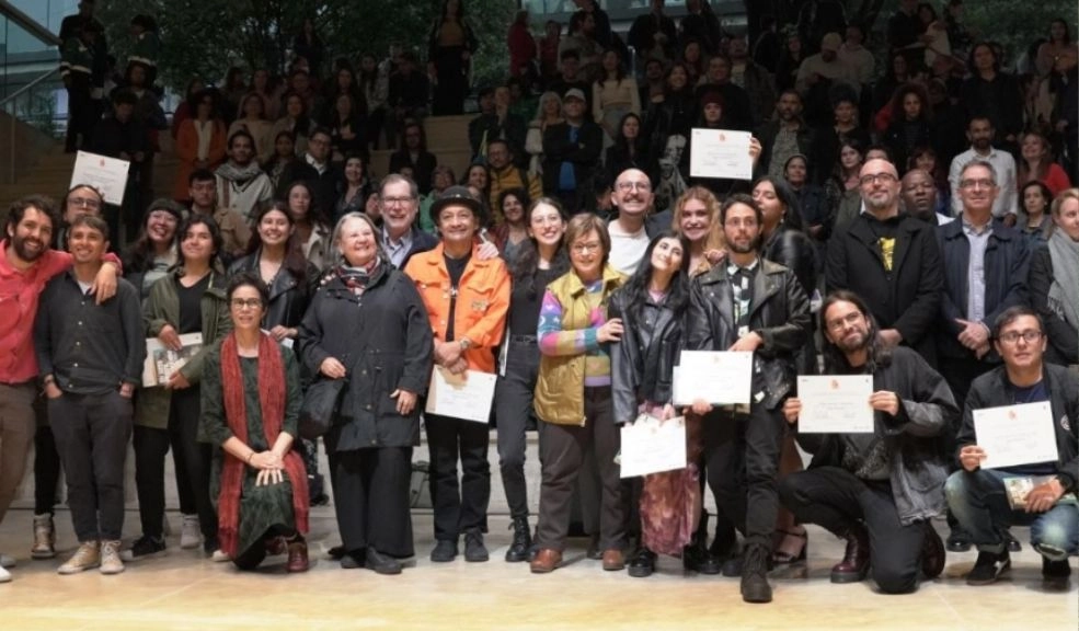 Festival Reverso Bogotá 2025 se lanza este 31 de julio con poesía, freestyle y entrada libre Uno de los momentos más esperados del lanzamiento será la presentación de los poemas ganadores del Festival Reverso 2024, en un espectáculo donde la poesía escrita se fusionará con el freestyle