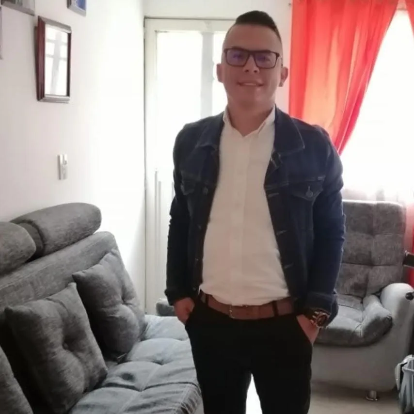 ELN secuestró a dos policías de Bogotá: sus familias claman la liberación La guerrilla del ELN confirmó el secuestro del subintendente Franke Esley Hoyos Murcia y el patrullero Fabián Pérez Mendoza. El hecho ocurrió en Tame (Arauca). Q'HUBO habló con las familias y conoció su drama.