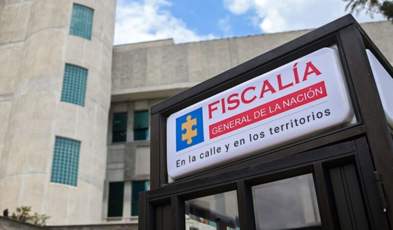 Fiscalía acusa a auxiliar de vuelo por presunto ingreso irregular de divisas