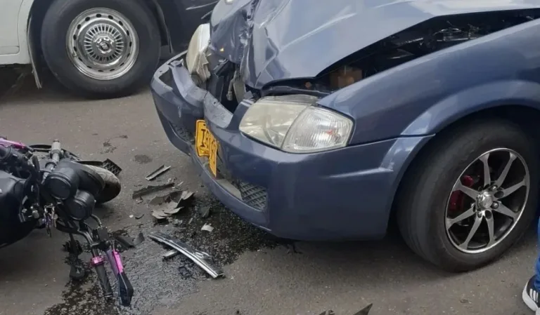 Fuerte accidente: el siniestro vial se presentó en la Av. Rojas