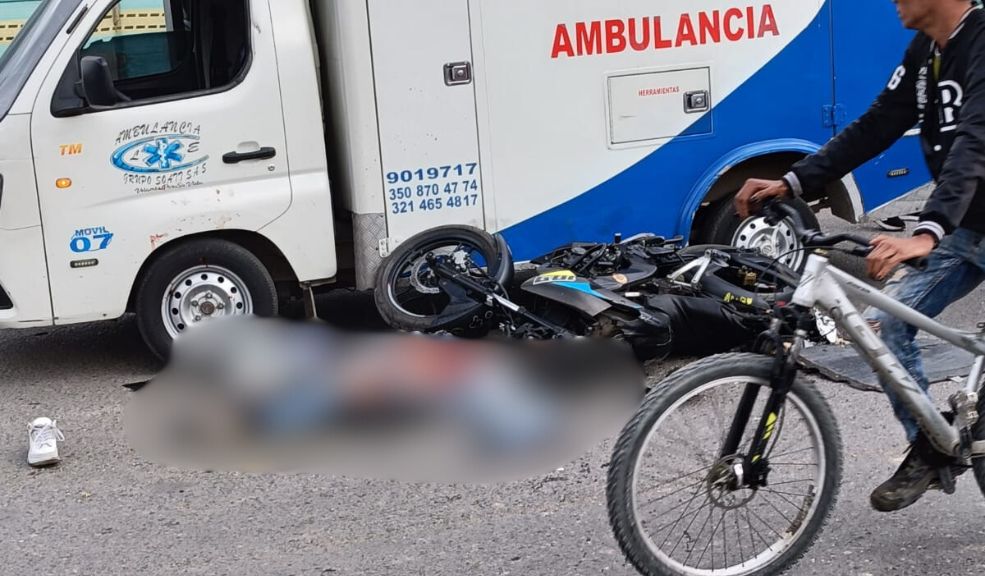 Grave accidente en Soacha: motociclista pierde la vida en vía de El Altico El conductor de la motocicleta fue arrollado por una tractomula que pasaba por la zona. Las autoridades ya se encuentran en el lugar para retirar el cuerpo.