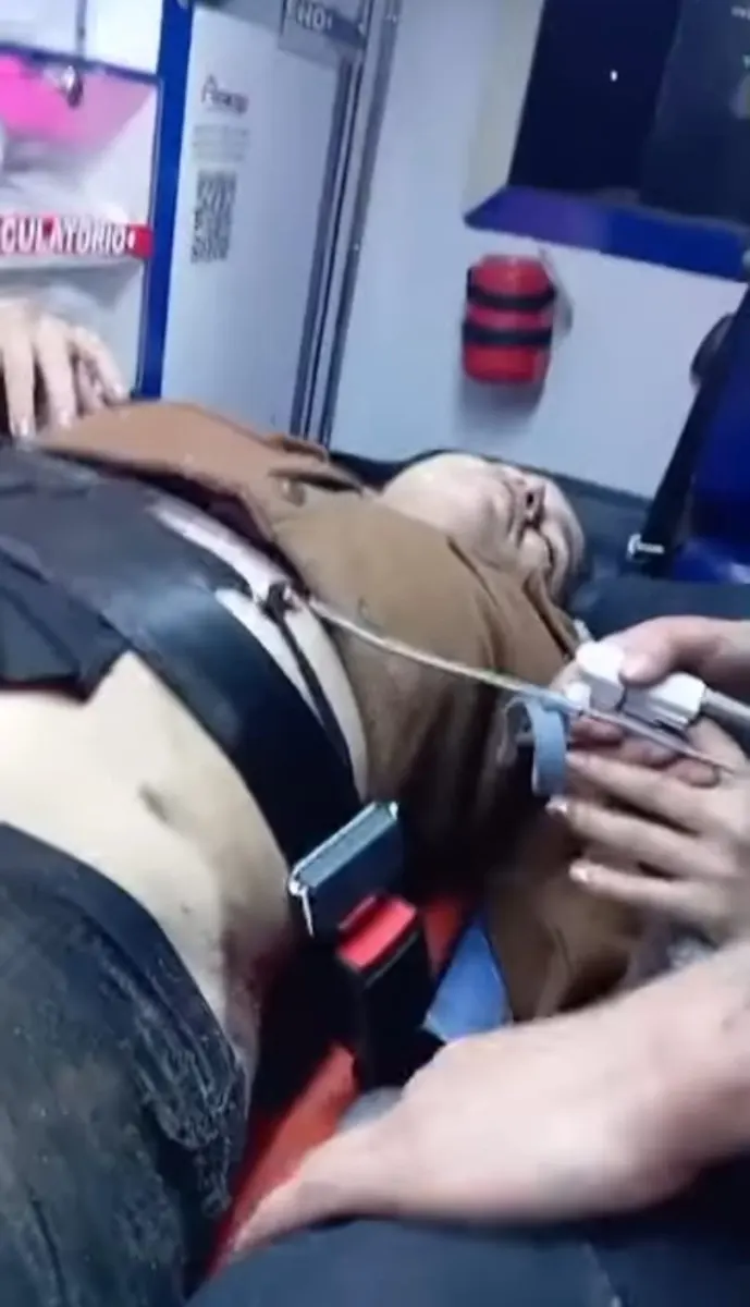 Intento de feminicidio en Kennedy: mujer fue salvajemente golpeada por su expareja Un brutal acto de violencia de género sacudió el barrio Boitá en Kennedy, donde una mujer fue salvajemente golpeada y luego arrollada por su expareja.