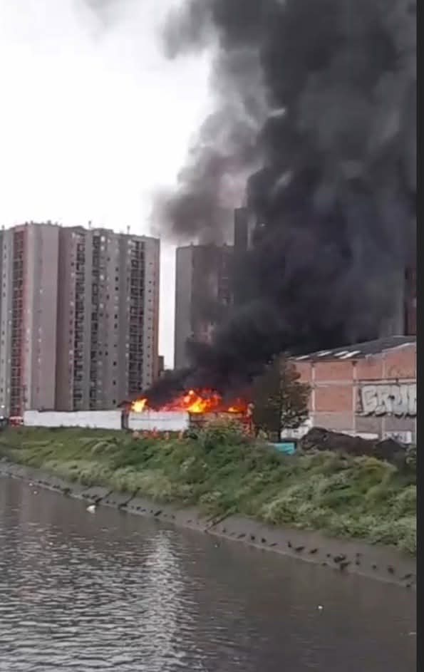 Incendio en Kennedy consumió una bodega de reciclaje