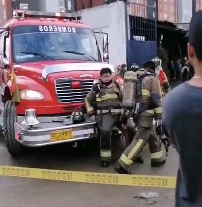 Incendio en Kennedy consumió una bodega de reciclaje