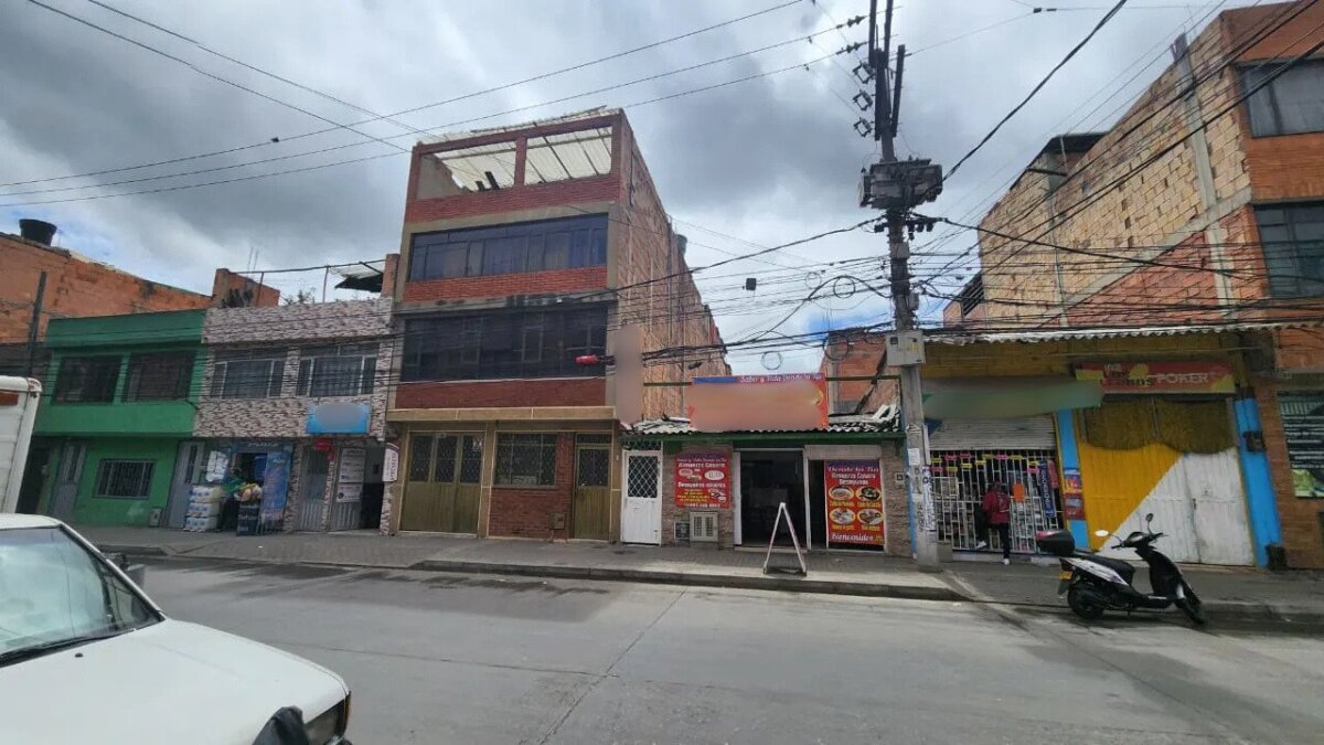 En Tintalito, Kennedy, a Johan lo mataron sin compasión: vivía en el 20 de julio 3 En Tintalito, Kennedy, a Johan lo mataron sin compasión: vivía en el 20 de julio La familia de Johan Sebastián Velásco Gómez, asesinado en el barrio Tintalito de Kennedy, denuncia irregularidades en la investigación del caso. Le contamos cómo ocurrieron los hechos en los que este habitante del barrio 20 de Julio perdió la vida.