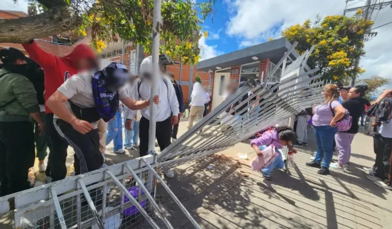 Kennedy: Se presentan disturbios a las afueras del colegio Codema. ¿A qué se debe?