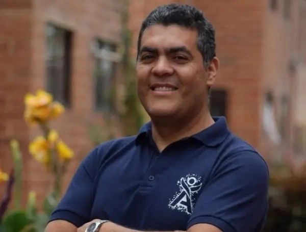 Se conoce la identidad del hombre que murió en la Media Maratón de Bogotá 2 Se conoce la identidad del hombre que murió en la Media Maratón de Bogotá La Media Maratón de Bogotá 2025 se vio empañada por una triste noticia este domingo 27 de julio, con el fallecimiento de uno de sus participantes. Aquí le contamos más sobre la identidad del hombre que murió cerca de la meta.