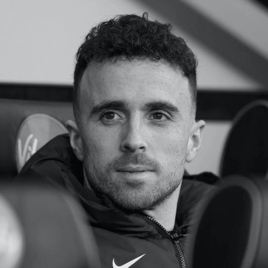 Luto en el futbol: Así reacciona el mundo a la muerte de Diogo Jota 1 Luto en el futbol: Así reacciona el mundo a la muerte de Diogo Jota El mundo del fútbol se encuentra de luto tras la trágica noticia del fallecimiento de Diogo Jota, delantero del Liverpool, junto a su hermano André Silva en un accidente. Aquí le mostramos las reacciones más destacadas.
