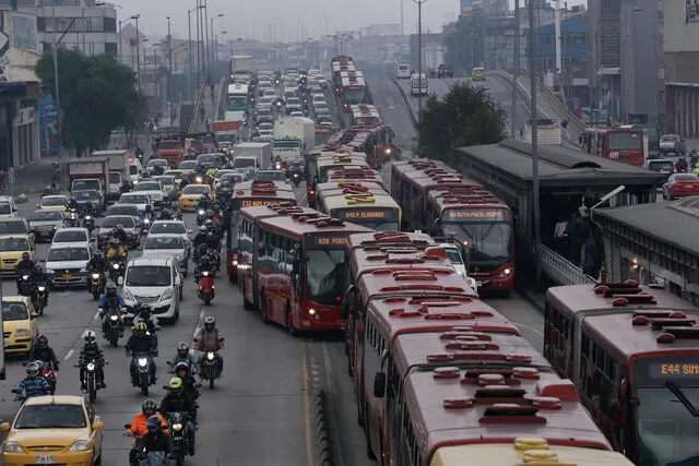 Manifestaciones en Bogotá provocan bloqueos intermitentes en rutas de Transmizonal
