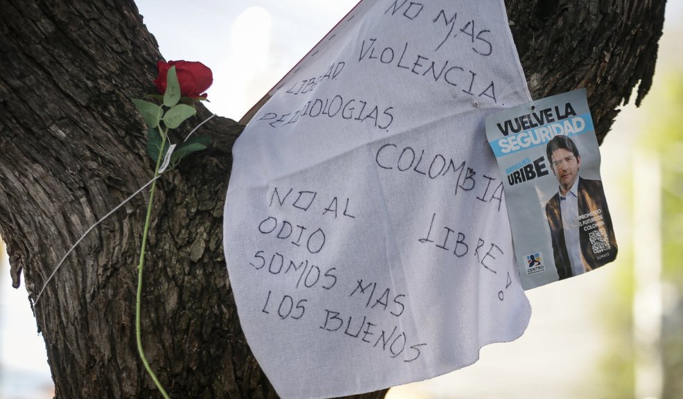 Piden aseguramiento contra sexto involucrado en atentado contra Miguel Uribe La Fiscalía imputó al sexto capturado por el atentado contra el senador Miguel Uribe Turbay medida de aseguramiento en centro carcelario.