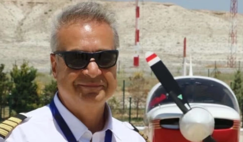Quiso dar la vuelta al mundo en avioneta y murió en el intento El sueño de Mehmet Demirci de dar la vuelta al mundo en una avioneta terminó en tragedia. El ingeniero eléctrico de 57 años perdió la vida en un accidente aéreo en las montañas Kaçkar, al noreste de Turquía.