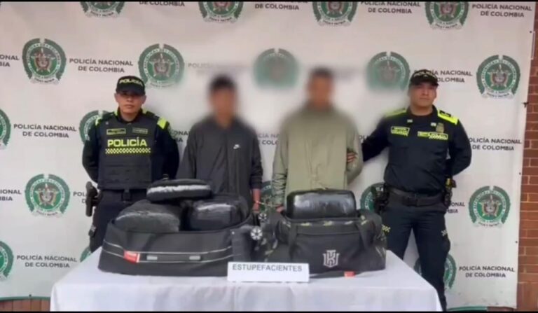 Rafael Uribe capturan a dos hombres con 20 kilos de marihuana en taxi