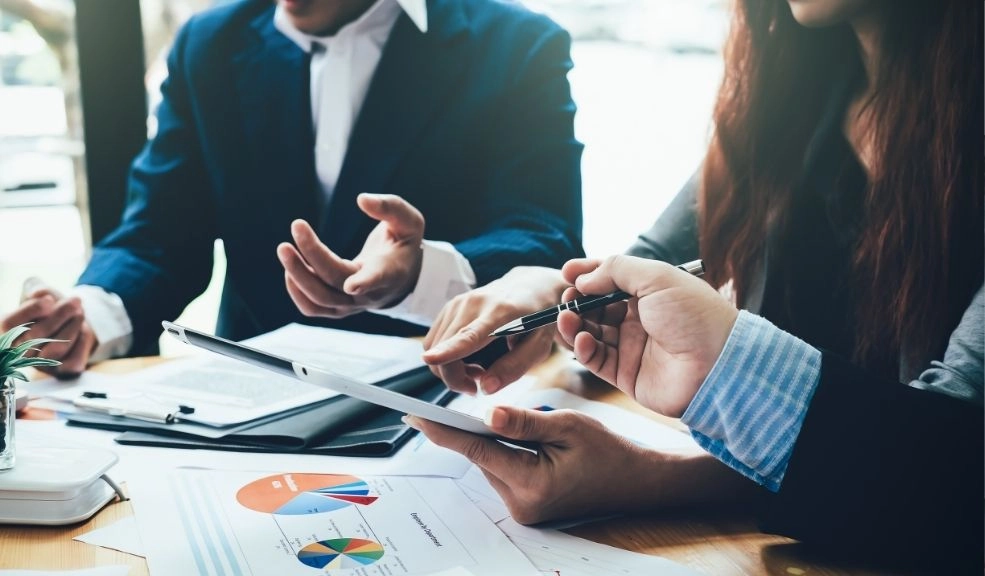 Reforma Laboral 2025: Empresas prepárense para nuevos cambios en la nómina El nuevo marco normativo, promulgado el pasado 25 de junio, redefine aspectos esenciales como tipos de contrato, horarios laborales, recargos, licencias y la formalización de trabajadores de plataformas digitales.
