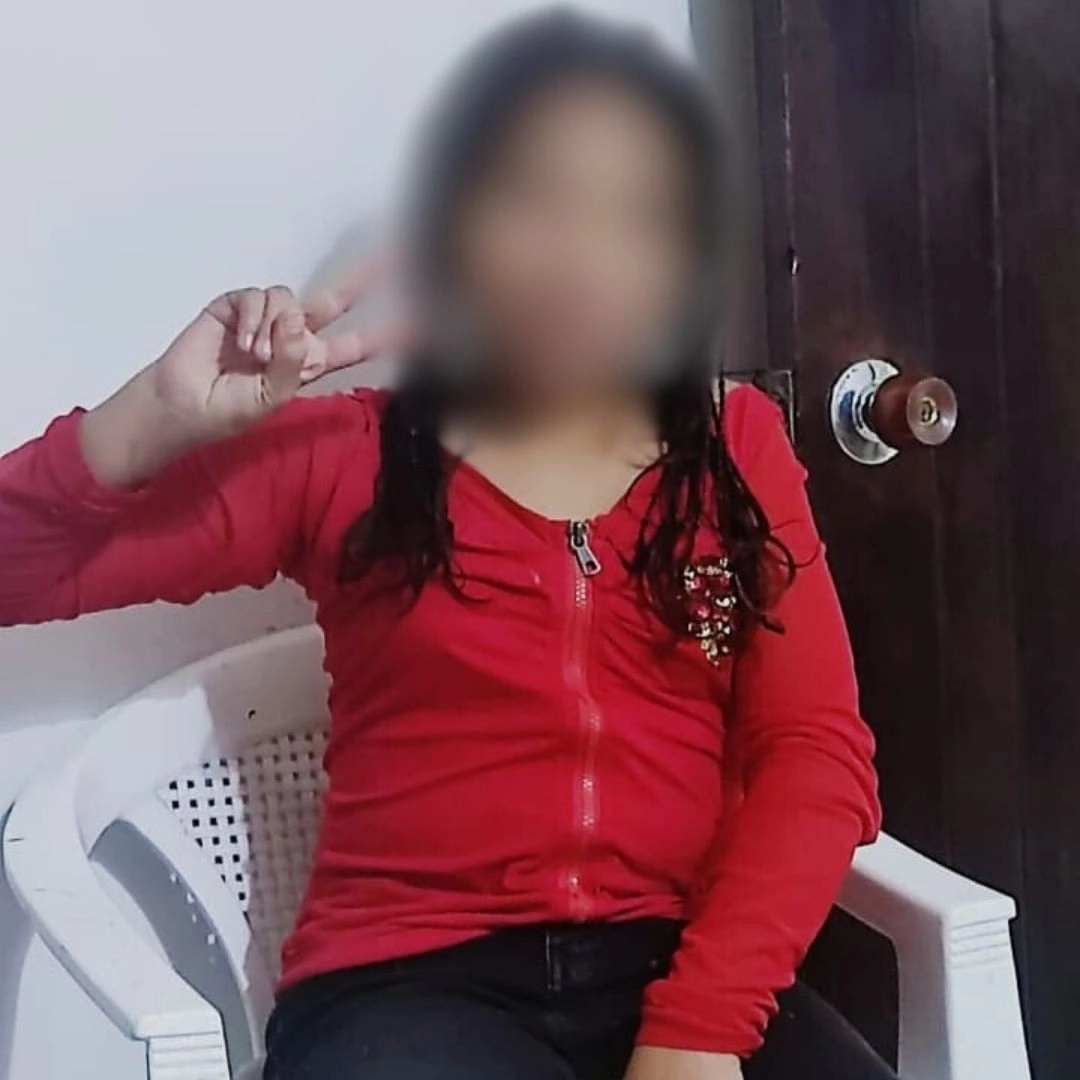 Soacha: denuncian que niña que se lanzó de mototaxi murió por negligencia médica 1 Soacha: denuncian que niña que se lanzó de mototaxi murió por negligencia médica La tía de Diana Estéfany Pérez cuenta la razón de por qué su sobrina se lanzó de un bicitaxi en movimiento, en Soacha, y por qué, según ella, una mala atención en el centro médico adonde fue llevada la llevó a perder la vida.