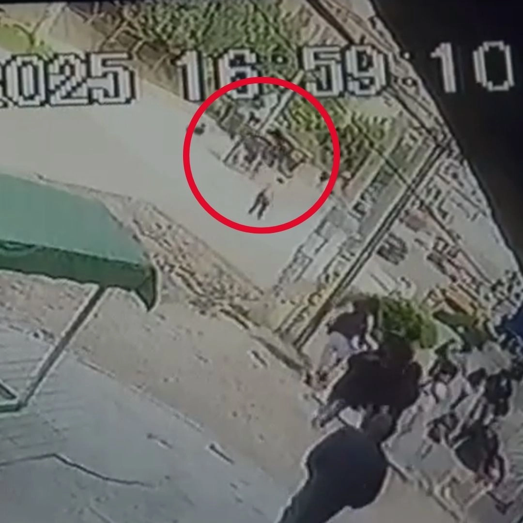 Soacha: denuncian que niña que se lanzó de mototaxi murió por negligencia médica 2 Soacha: denuncian que niña que se lanzó de mototaxi murió por negligencia médica La tía de Diana Estéfany Pérez cuenta la razón de por qué su sobrina se lanzó de un bicitaxi en movimiento, en Soacha, y por qué, según ella, una mala atención en el centro médico adonde fue llevada la llevó a perder la vida.