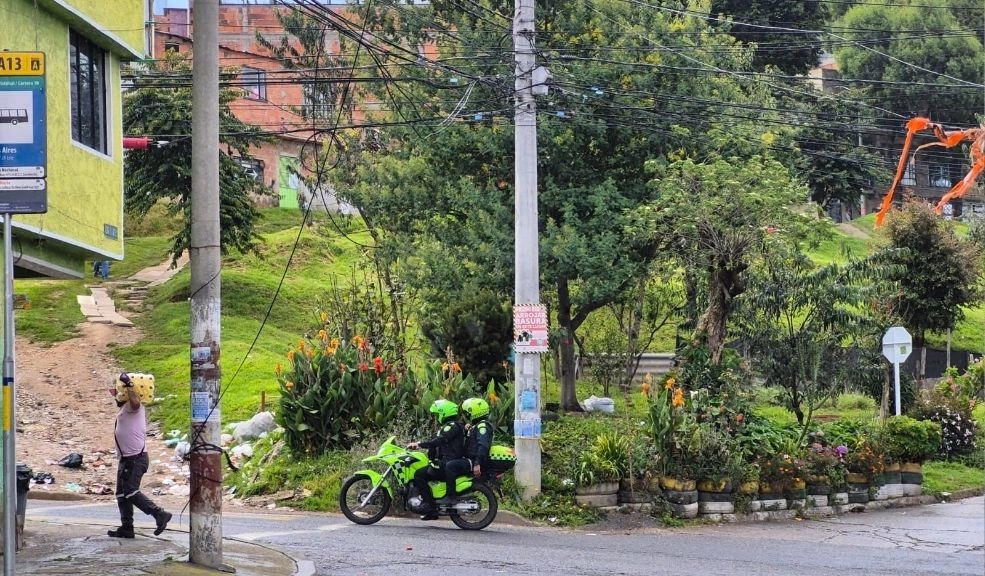 San Cristóbal: hallan cuerpo sin vida de una mujer en el barrio La Roca 8 San Cristóbal: hallan cuerpo sin vida de una mujer en el barrio La Roca Una mujer fue encontrada sin vida en el barrio La Roca, localidad de San Cristóbal. Los detalles del hecho a continuación.