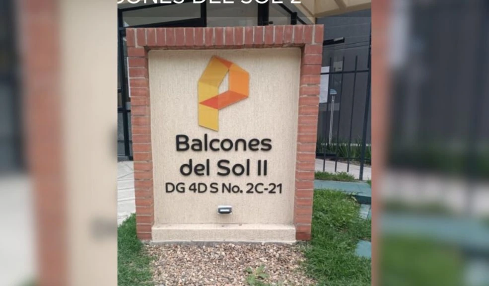 Soacha: madre de Angie Paola pide justicia por su feminicidio en Ducales. Habrá velatón Q’HUBO habló con Arelis Olivero Triana, madre de Angie Paola Olivero, quien fue asesinada hace una semana por dos sujetos en su vivienda, ubicada en el barrio Ducales de Soacha. La mujer pide justicia por la muerte de su hija. Esta noche se realizará una velatón en el sector.