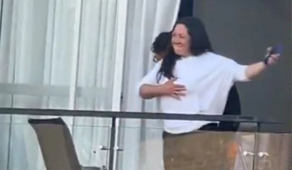 Suba: Habló la mujer que disparó al aire: "El arma no era de fuego" 9 Suba: Habló la mujer que disparó al aire: "El arma no era de fuego" La mujer que protagonizó un video viral al disparar desde el balcón de un apartamento en Suba se pronunció públicamente para aclarar la situación.
