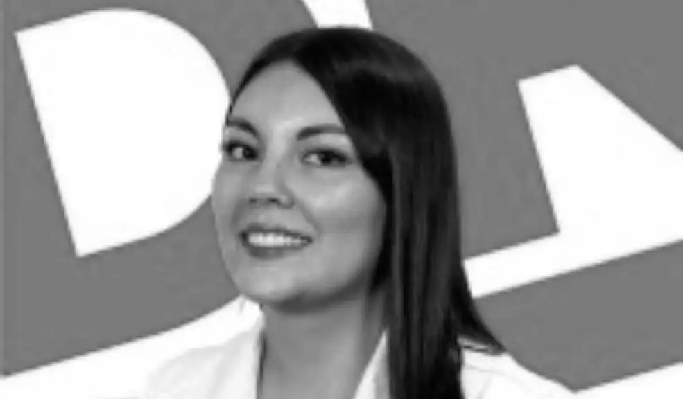 Tragedia en Barrios Unidos: joven comunicadora muere en circunstancias sospechosas La periodista Laura Camila Blanco falleció en Bogotá tras caer del noveno piso de un edificio; su familia pide esclarecer las circunstancias del hecho.
