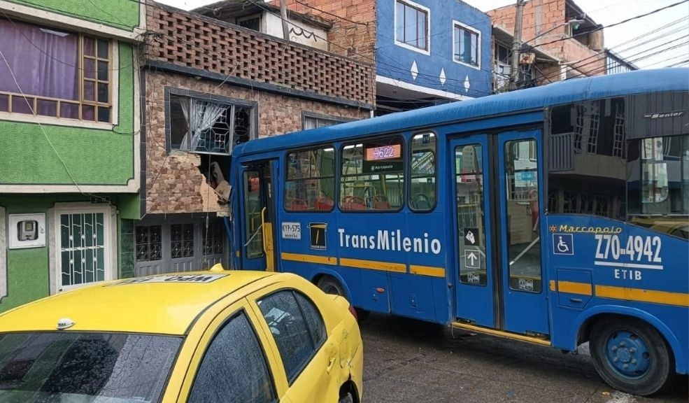 Usme: el bus de SITP que chocó contra una casa, en Danubio Azul, casi mata a la dueña Flor Parra, hermana de Esneda Forero —quien vive en la casa que fue impactada por un bus del SITP en el sector Danubio Azul (Usme)— relató cómo este accidente por poco acaba con la vida de su familiar.