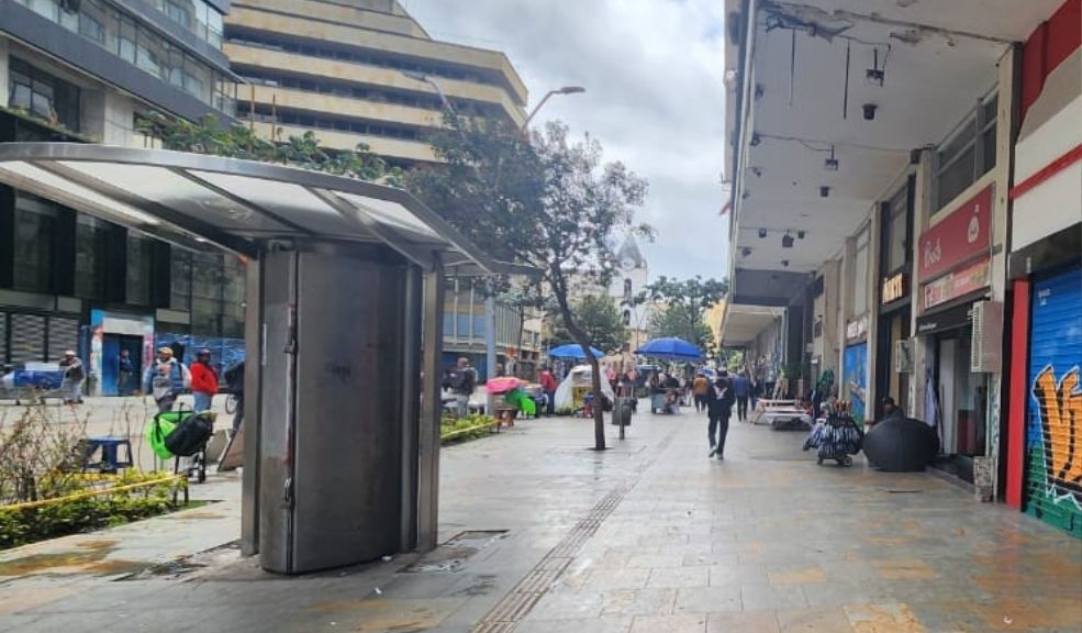 Un hombre murió en plena marcha del Orgullo LGBTIQ+ 1 Un hombre murió en plena marcha del Orgullo LGBTIQ+ Durante la marcha del Orgullo LGBTIQ+ este domingo, un hombre de aproximadamente 50 años colapsó repentinamente en plena Carrera Séptima en Chapinero.