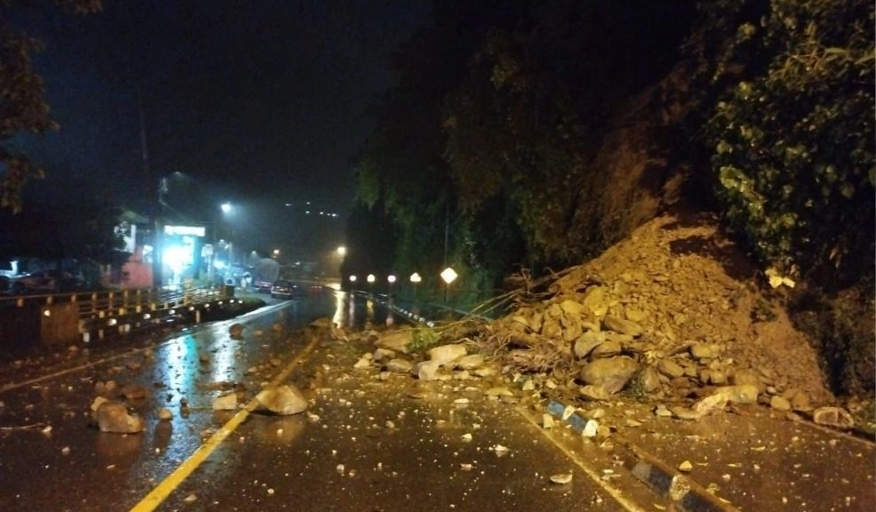 Vía Bogotá - Villavicencio será cerrada por fuertes lluvias y deslizamientos 3 Vía Bogotá - Villavicencio será cerrada por fuertes lluvias y deslizamientos Conozca las razones del porqué cerraron por completo la vía Bogotá - Villavicencio.