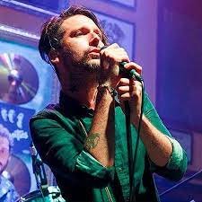 Vocalista de Los de Adentro recibió un disparo en medio de una riña 1 Vocalista de Los de Adentro recibió un disparo en medio de una riña El vocalista de la banda barranquillera Los De Adentro, José “Joe” Carvajal, tuvo que ser intervenido quirúrgicamente. Las autoridades buscan al responsable del hecho.