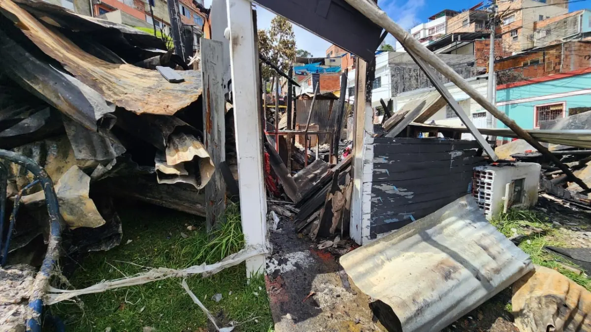 El drama de las familias de Los Laches que lo perdieron todo en el incendo 3 Los Laches - Incendio