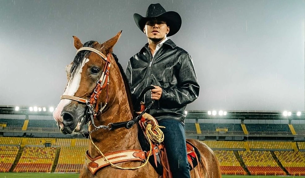 Yeison Jiménez transmitirá en vivo su concierto desde El Campín 7 Yeison Jiménez transmitirá en vivo su concierto desde El Campín El cantante de música regional colombiana será el primero de su género en llenar el estadio El Campín y, además, transmitir su concierto en vivo. Le contamos dónde verlo.