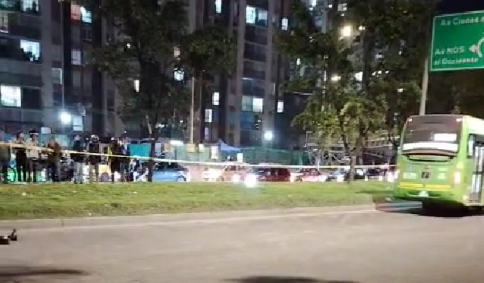Accidente en Ciudad Bolívar deja un peatón muerto: un SITP involucrado En la noche de este lunes 14 de julio se presentó un accidente en la Avenida Villavicencio, en la localidad de Ciudad Bolívar.