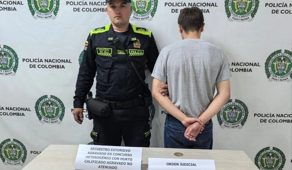 Menor de 15 años capturado en Ciudad Bolívar por robar a conductor de plataforma Un adolescente de 15 años fue aprehendido en Ciudad Bolívar por su participación en el robo y retención ilegal de un conductor de plataforma digital en Mayo.