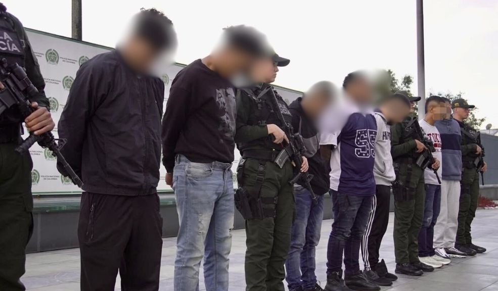 Extorsionistas en Engativá: 7 capturados por exigir hasta $100 millones tras robo de camionetas 1 Extorsionistas en engativá: siete capturados por exigir hasta $100 millones tras robo de camionetas