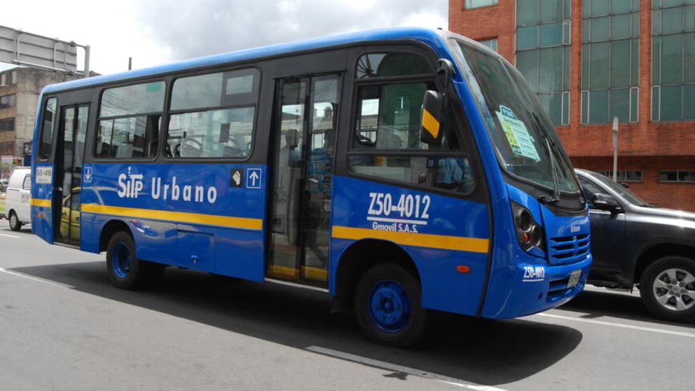 Bus del SITP se estrelló contra una vivienda en Usme 2 Bus del SITP se estrelló contra una vivienda en Usme Según versiones, el bus del transporte Público impacto contra una casa ubicada en en la diagonal 58 sur con transversal 3.