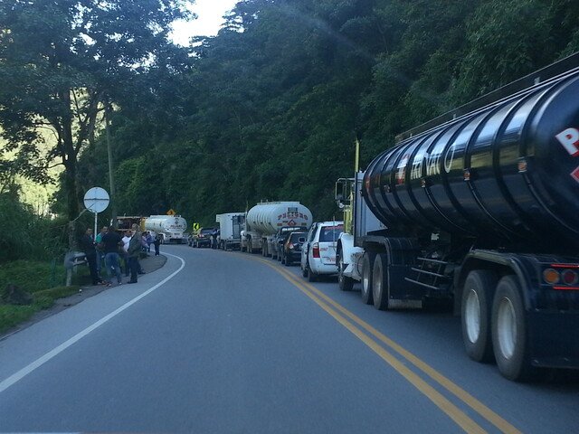 Vía al llano cerrará un tramo por 3 meses 1 Vía al llano cerrará un tramo por 3 meses Es muy probable que el viaje se tarde varias horas, así ha pasado en diferentes intervenciones que se le han hecho a la Vía al llano.
