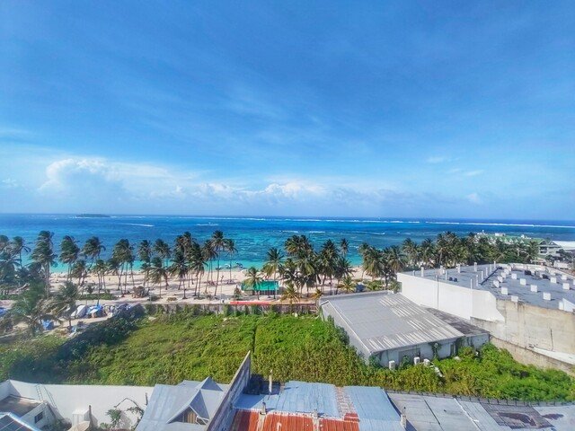 Familia bogotana fue hallada muerta en un hotel de San Andrés: las causas son un misterio Un viaje a San Andrés terminó en tragedia para los miembros de una familia bogotana.Según informó el diario El Universal, en la madrugada del viernes 11 de julio, las autoridades hallaron sin vida a tres personas: una mujer, un hombre y un menor de edad, al parecer, integrantes de la misma familia.