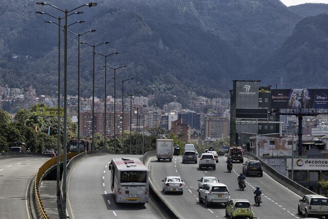 Movilidad en la calle 80 se solucionará así, esto se sabe 1 Movilidad en la calle 80 se solucionará así, esto se sabe La calle 80 ha mejorado su movilidad gracias a una estrategia de la Secretaría de Movilidad que busca reducir y agilizar el tránsito en una de las vías principales de Bogotá.