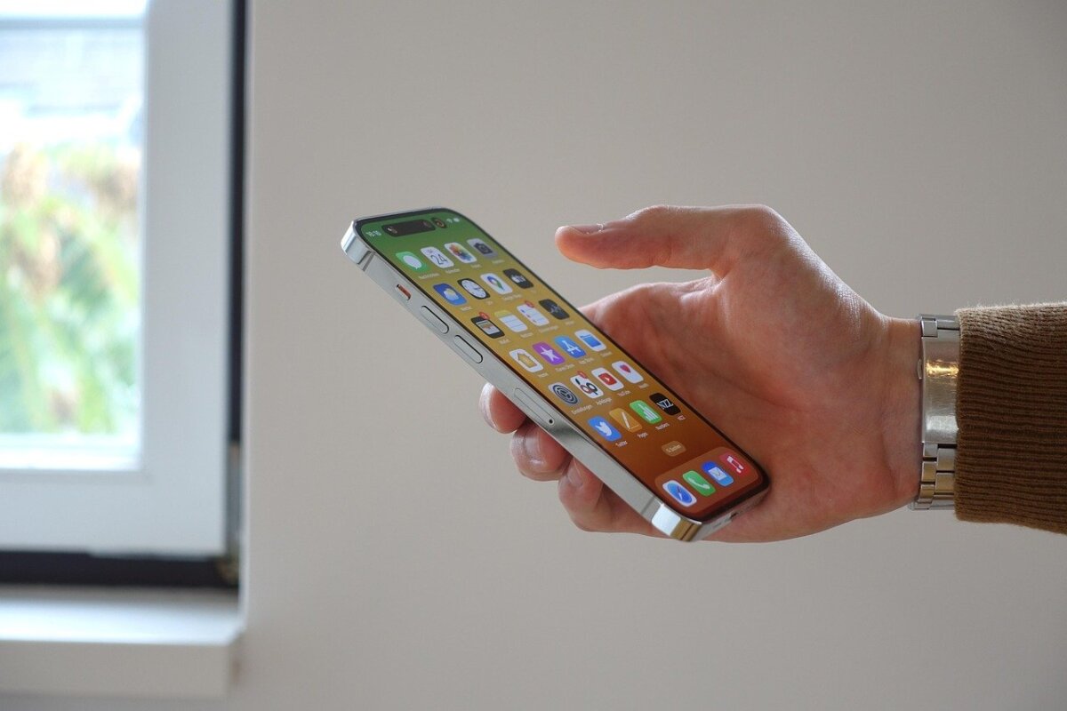 ¿Por qué Apple no permite que los villanos usen iPhone en películas? 1 ¿Por qué Apple no permite que los villanos usen iPhone en películas? Una regla explica por qué ciertos personajes no pueden usar productos de Apple.