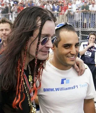 Ozzy Osbourne: leyenda del rock con pasión por el deporte 2 Ozzy Osbourne: leyenda del rock con pasión por el deporte Legendario Ozzy Osbourne, exvocalista de Black Sabbath, falleció a los 76 años. Ícono del rock, fue apasionado del fútbol inglés e hincha fiel del Aston Villa.