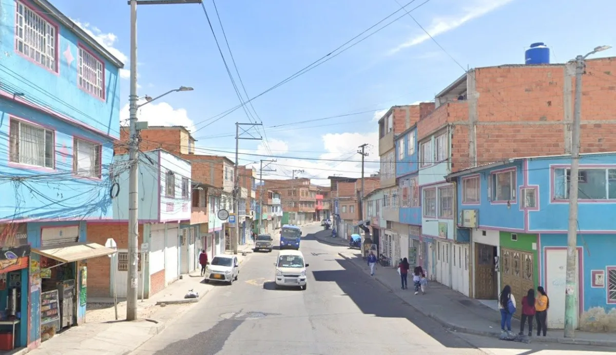 Ciudad Bolívar: joven asesinado a tiros dentro de billar en Santa Viviana Mientras departía junto a varias personas, un hombre de 22 años fue asesinado a tiros en la noche del martes dentro de un billar ubicado en el barrio Santa Viviana, en la localidad de Ciudad Bolívar.