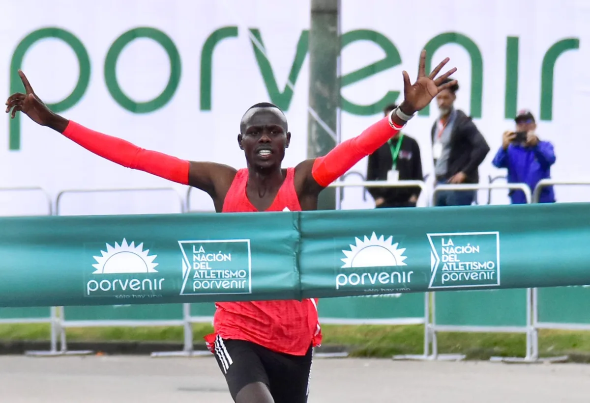 Media Maratón de Bogotá 2025: África dominó en una edición histórica que impulsó el desarrollo económico de la ciudad 1 Media Maratón de Bogotá 2025: África dominó en una edición histórica que impulsó el desarrollo económico de la ciudad Más de 42.000 corredores de 50 países. El evento reafirmó su lugar como la competencia atlética más importante del país, combinando excelencia deportiva, activación turística y desarrollo económico local.
