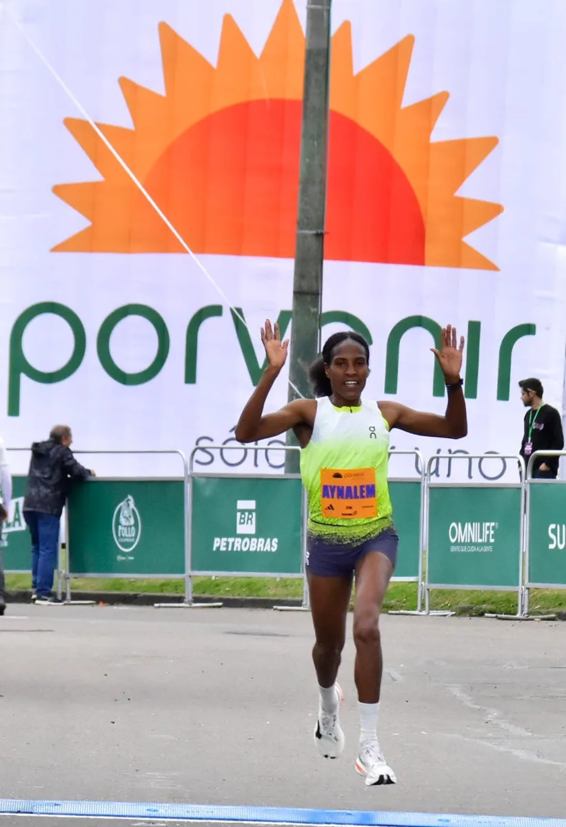 Media Maratón de Bogotá 2025: África dominó en una edición histórica que impulsó el desarrollo económico de la ciudad 2 Media Maratón de Bogotá 2025: África dominó en una edición histórica que impulsó el desarrollo económico de la ciudad Más de 42.000 corredores de 50 países. El evento reafirmó su lugar como la competencia atlética más importante del país, combinando excelencia deportiva, activación turística y desarrollo económico local.