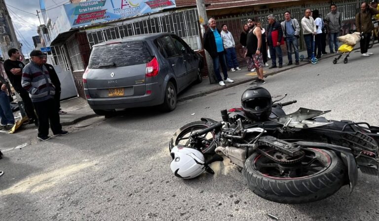 En Puente Aranda: automóvil impacta contra una vivienda