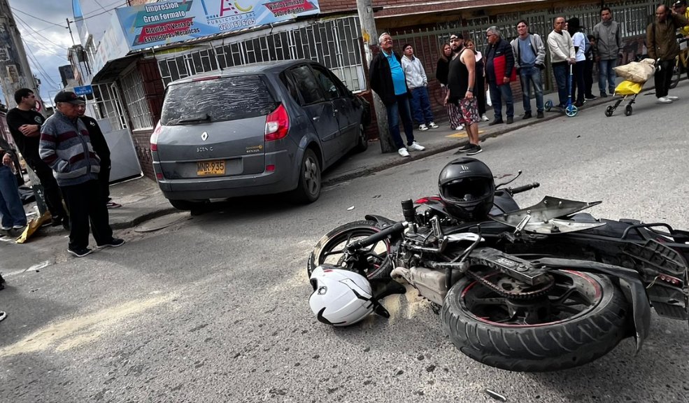 En Puente Aranda: automóvil impacta contra una vivienda