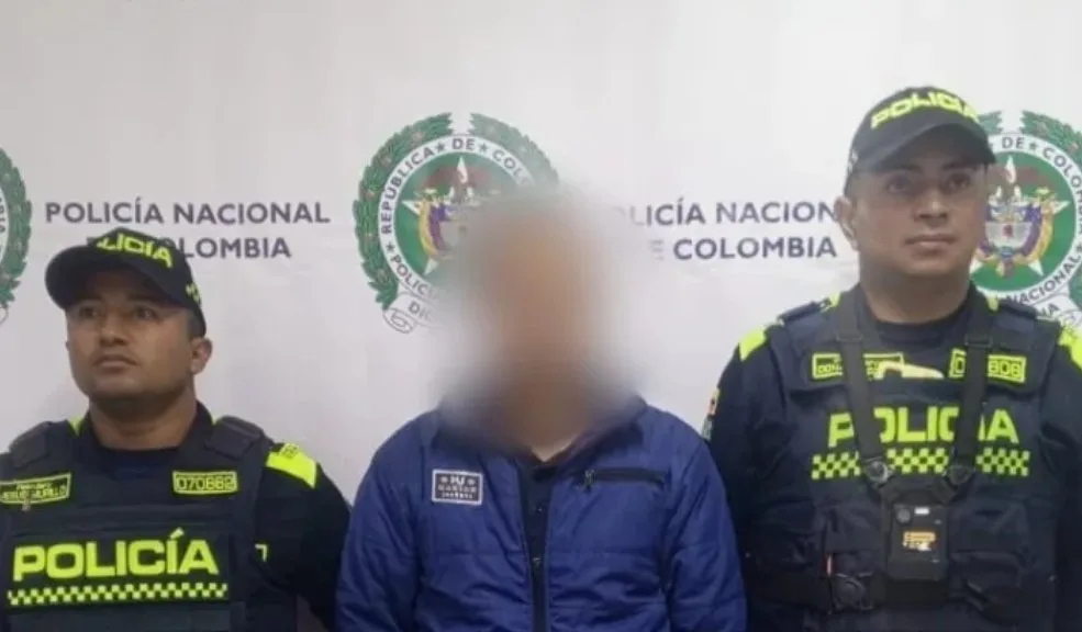 Capturan en Kennedy a hombre que manipulaba cajeros para robar dinero